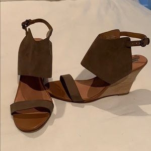 Never been worn Halogen shoes